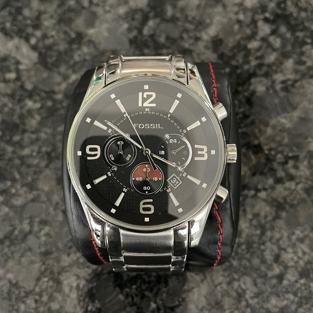 Used Fossil watch. Shows signs on wear. Needs a new battery